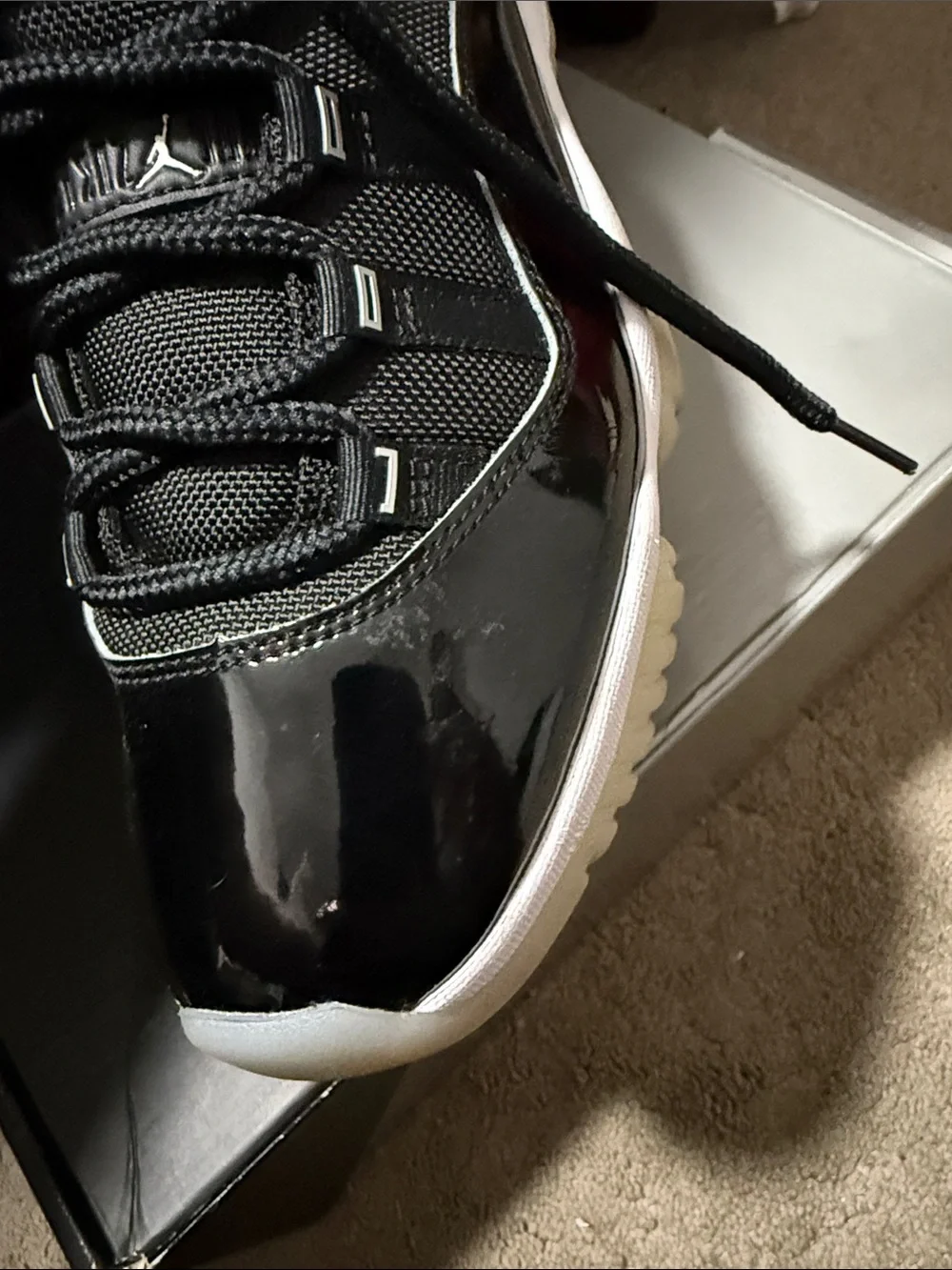Air Jordan Retro 11 - Picture 2 of 15